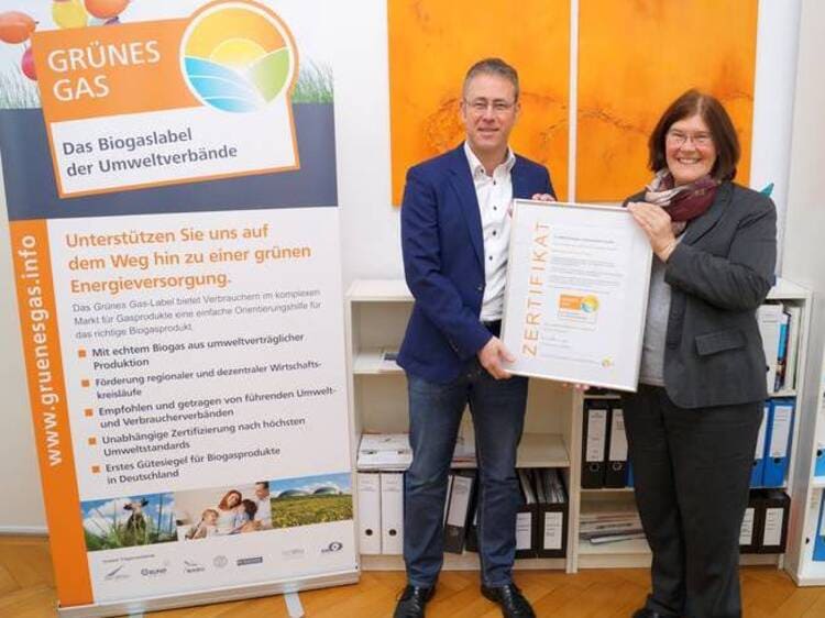 Übergabe Grünes Gas-Zertifikat für NaturEnergiePlus Biogas
