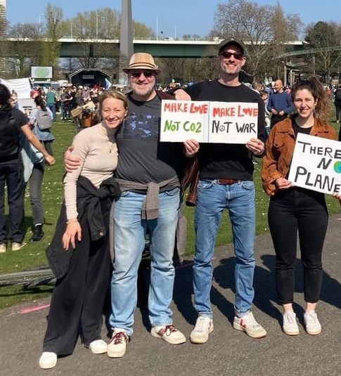 Gruener Strom-Label Teamfoto beim Klimastreik in Bonn