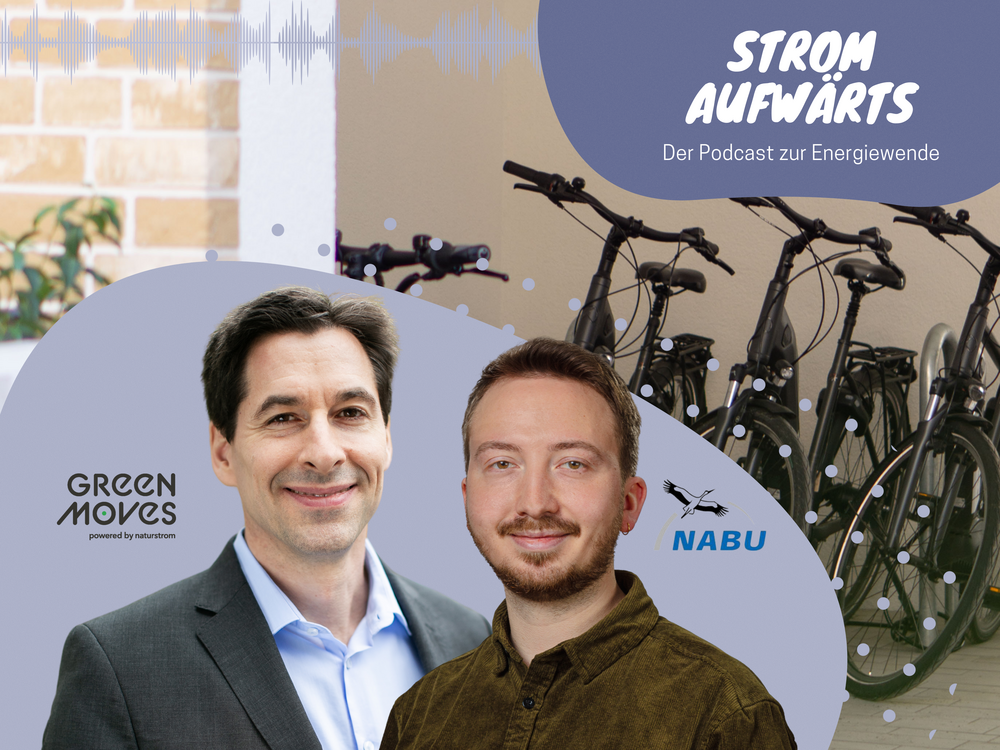Podcast guests Ernst Raupach, a man between 40-50 in a jacket, from Green Moves and Merlin Jonack from NABU, a man with a short beard and earring in a green cort shirt, in front of e-bikes